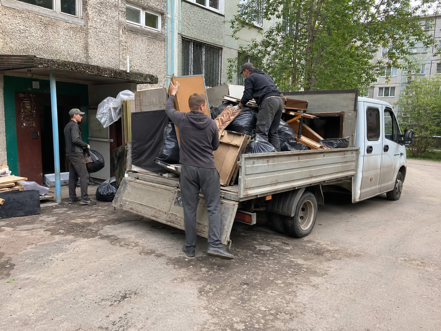 Вывоз мусора в Петрозаводске старой мебели и хлама
